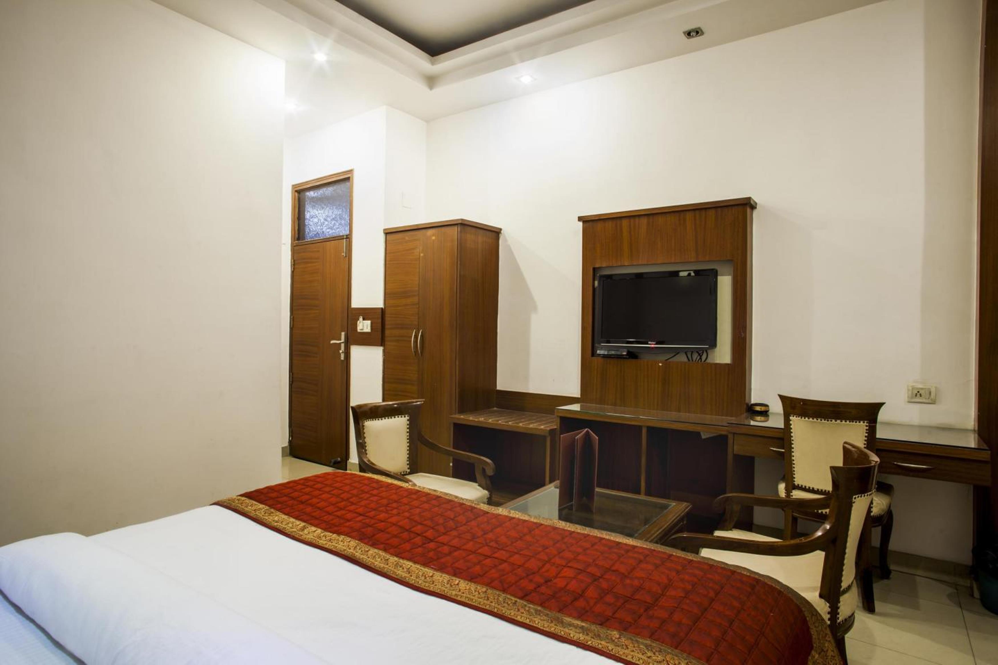 Oyo 3472 Hotel Rama Inn Нью-Дели Экстерьер фото