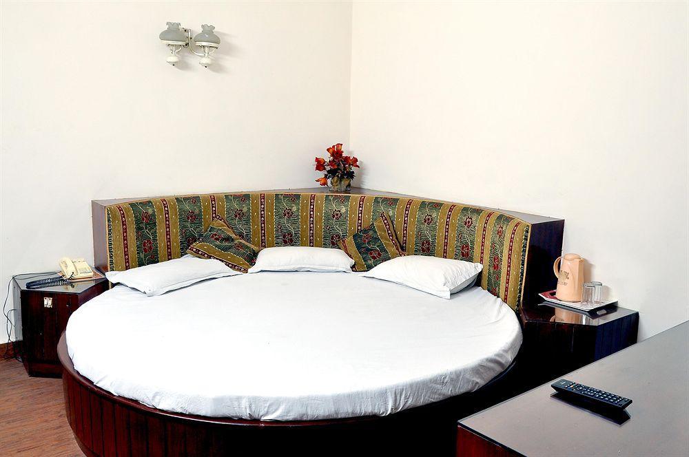 Oyo 3472 Hotel Rama Inn Нью-Дели Экстерьер фото