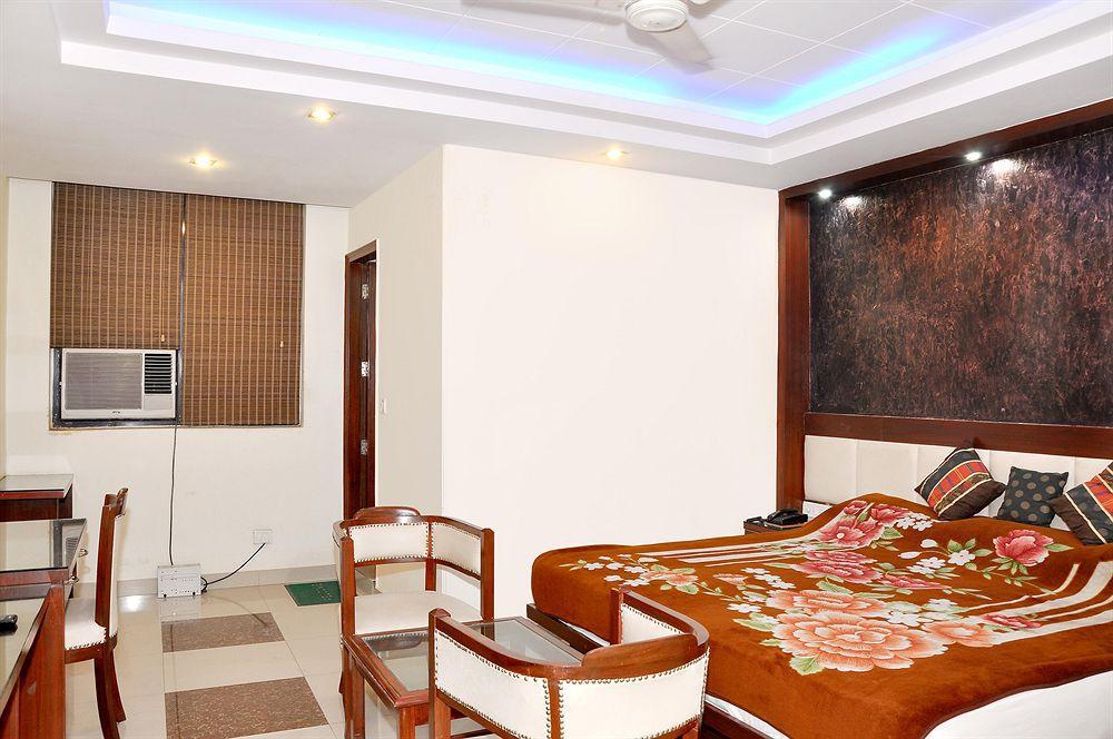 Oyo 3472 Hotel Rama Inn Нью-Дели Экстерьер фото