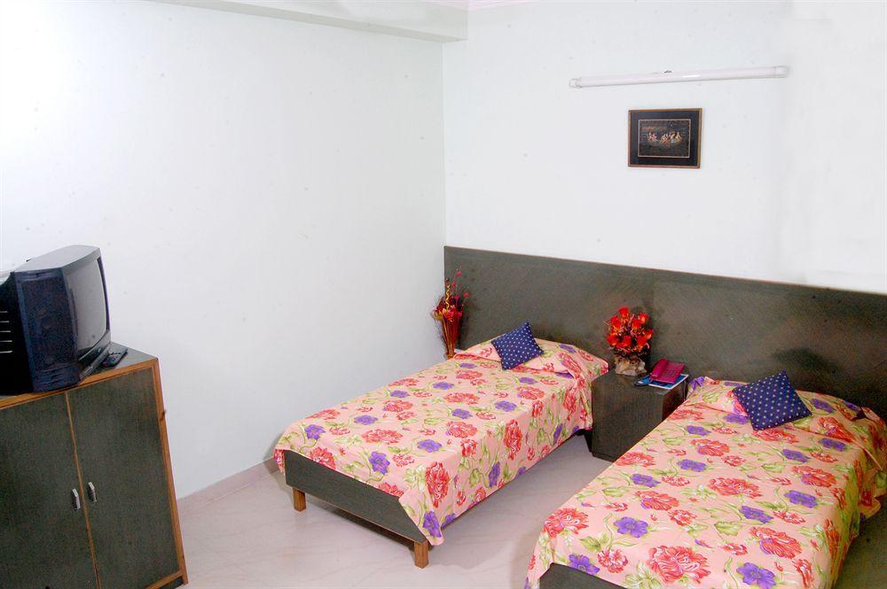 Oyo 3472 Hotel Rama Inn Нью-Дели Экстерьер фото