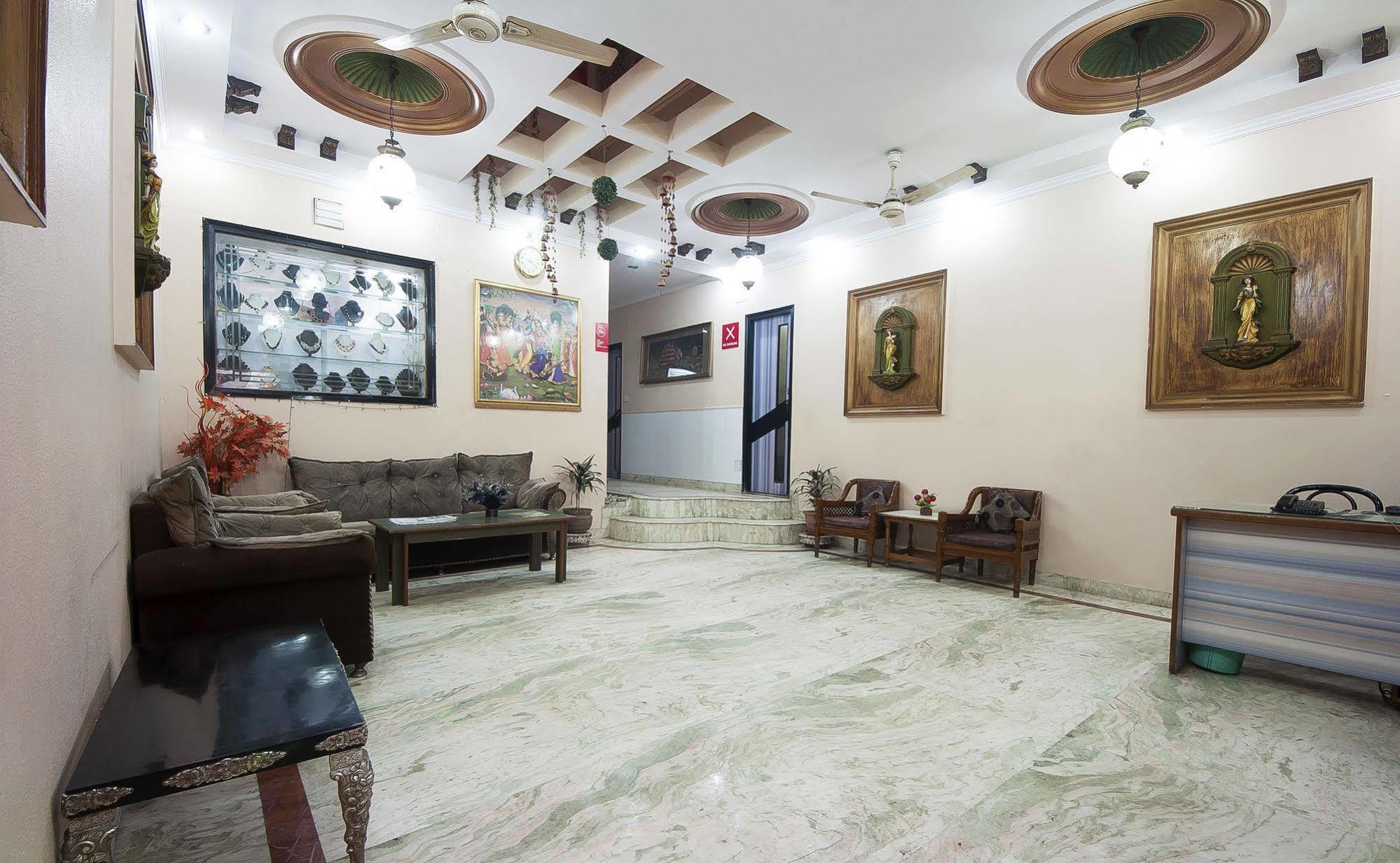 Oyo 3472 Hotel Rama Inn Нью-Дели Экстерьер фото