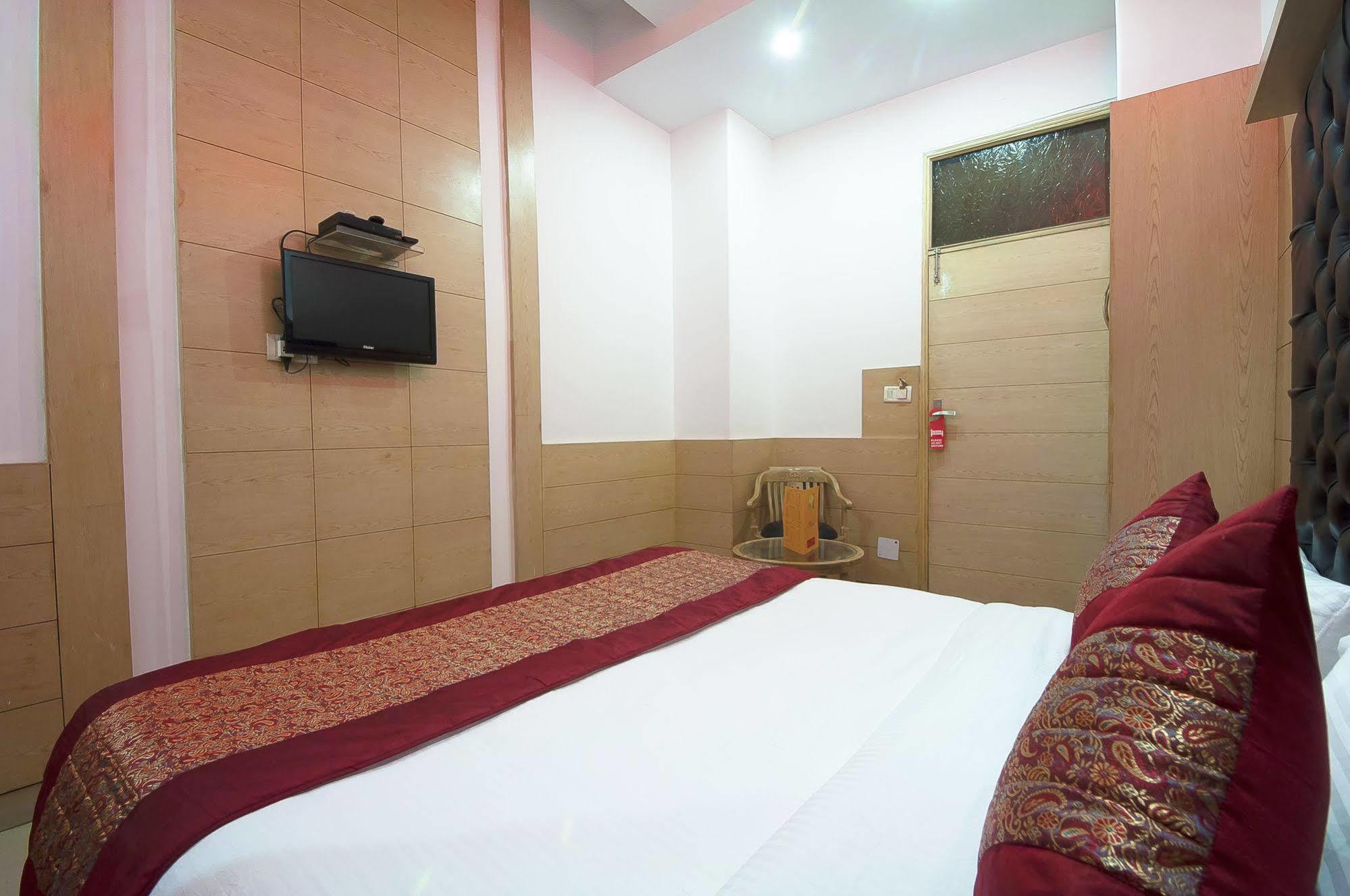 Oyo 3472 Hotel Rama Inn Нью-Дели Экстерьер фото