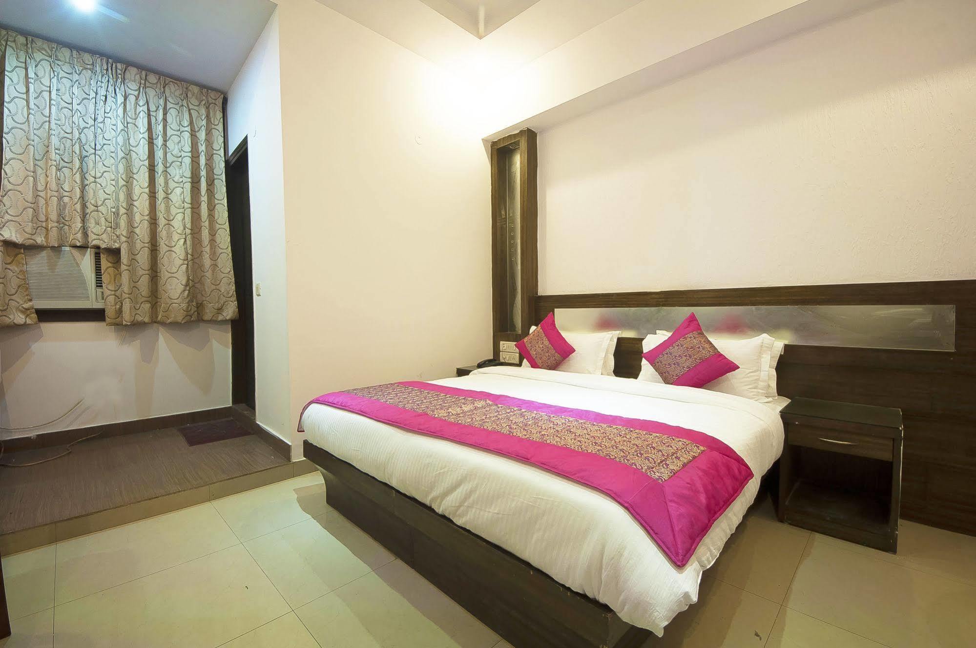 Oyo 3472 Hotel Rama Inn Нью-Дели Экстерьер фото