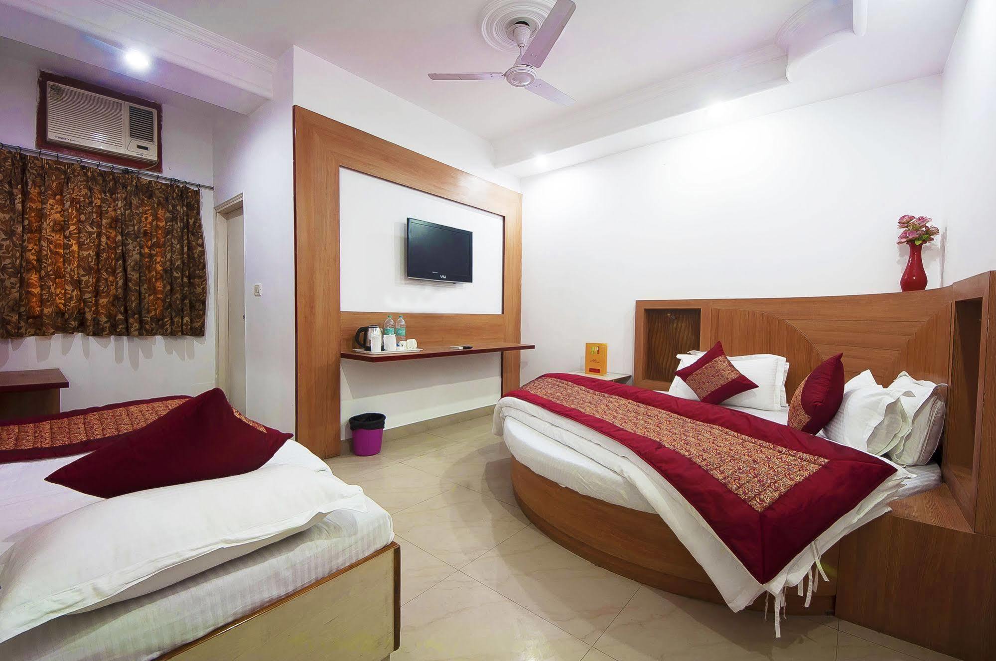 Oyo 3472 Hotel Rama Inn Нью-Дели Экстерьер фото