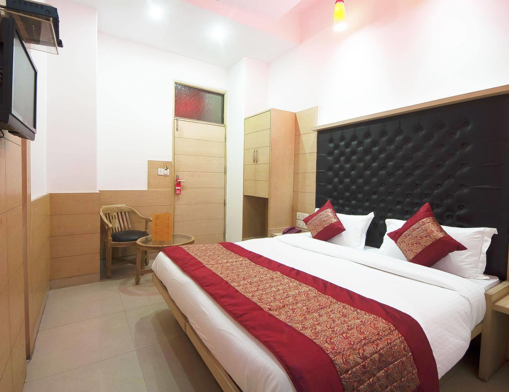Oyo 3472 Hotel Rama Inn Нью-Дели Экстерьер фото